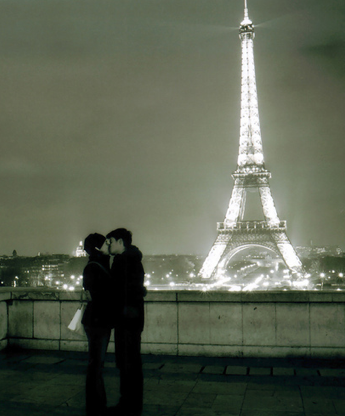 Eiffel Tower Kiss